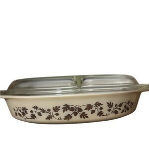 Vintage Pyrex 60s 1.5-quart oval divided casserole dish Golden Acorn pattern